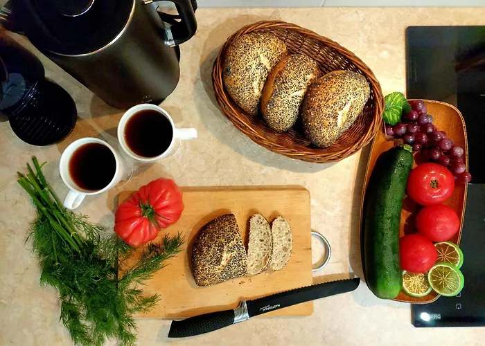 Wiejski- Spokoj W Centrum Miasta, Z Parkingiem, 400m Do Pkp I Bus Apartment