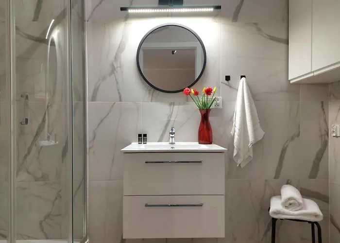 Apartment Wiejski- Spokoj W Centrum Miasta, Z Parkingiem, 400m Do Pkp I Bus