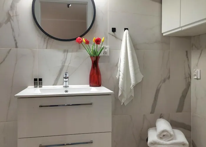 Apartmán Wiejski- Spokoj W Centrum Miasta, Z Parkingiem, 400m Do Pkp I Bus